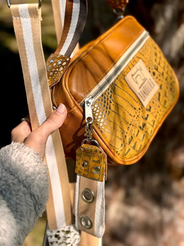 Bandolera combinada con doble compartimiento